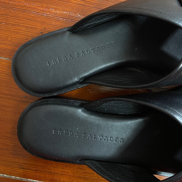 NWOB Freda Salvador Marta Criss-Cross Slide Black Minimalist Leather Sz 9 ❤️🎀 - Picture 5 of 10